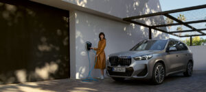 220726 BMW X1 PHEV DealerMaster UND haendlereigene Website Stageteaser 1680x756pxBMW Dealer Stage 1680x756 clean
