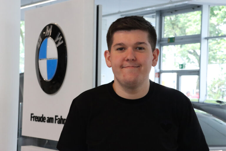 Felix Bottrop - BMW Auszubildender Automobilkaufmann Joel Krienen