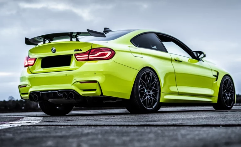 BMW M4 Neon hinten @dschmdt BMW Felix Bottrop