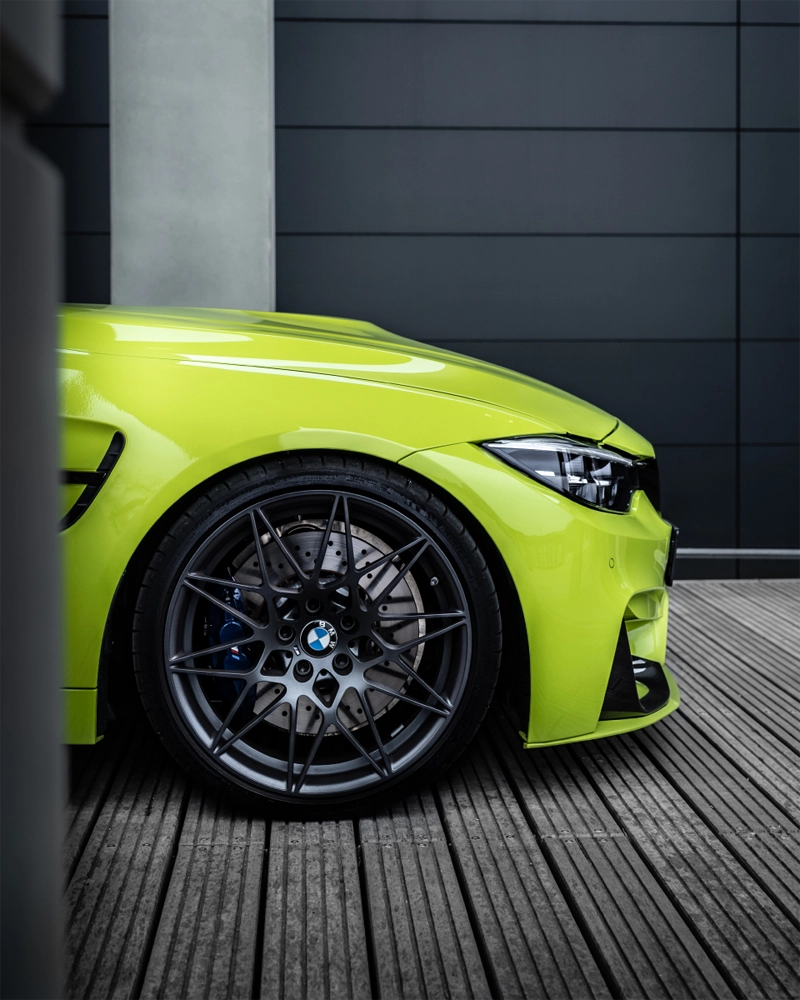 BMW M4 Neon seitlich @dschmdt Felge BMW Felix Bottrop