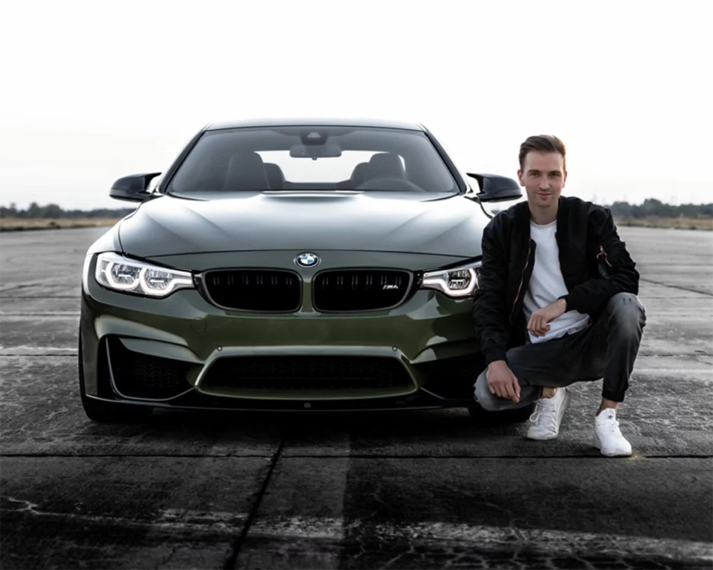 Dschmdt vor BMW M @dschmdt BMW Felix Bottrop